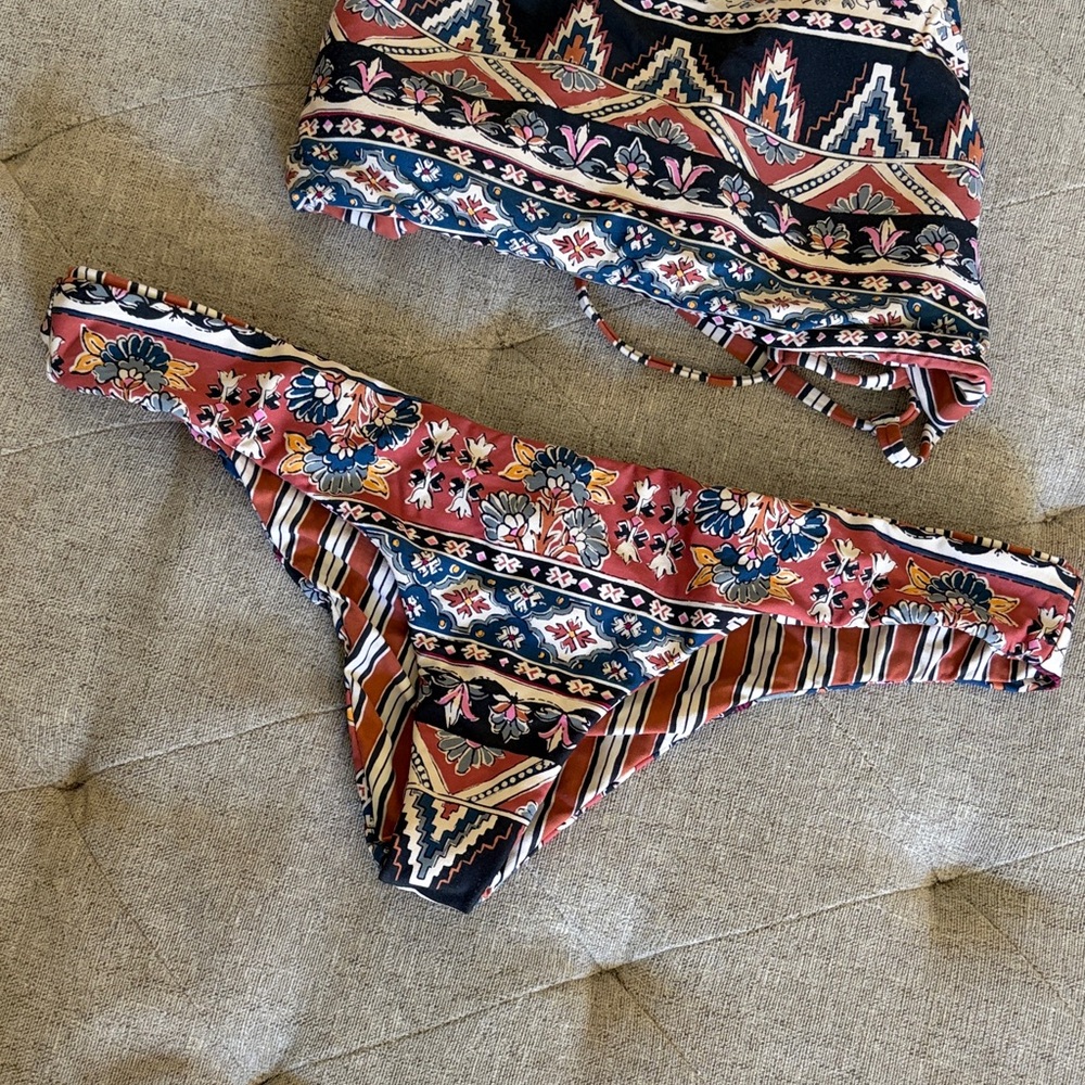 Tribal Print High-Neck Bikini Set - Multicolor - Picture 4 of 10